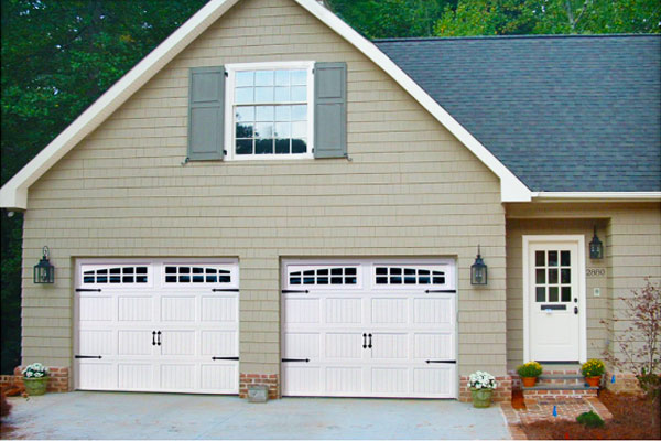 Lechlitner-Door-Raynor-Aspen-Ap138-Steel-Residential-Garage-Doors-AP200LV-Luxe-View.jpg
