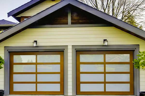 Lechlitner-Garage-Doors-Haas-Model-360-Colonial-Maple.jpg